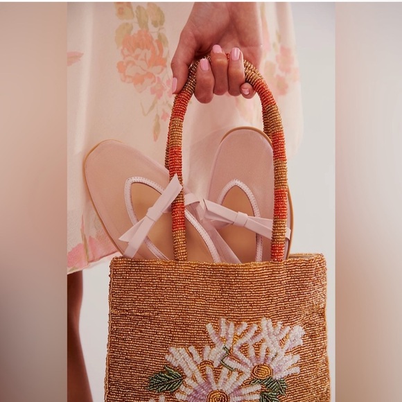 Mesh Mania Bow Flats labeled size 10 but runs big SEE MEASUREMENTS - Picture 16 of 16